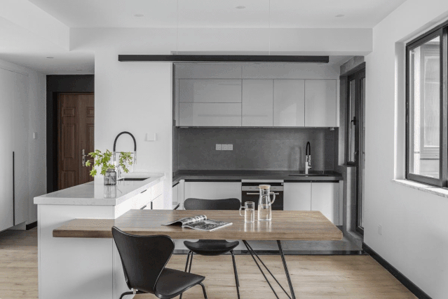 [裝修案例]117平米黑白灰的現(xiàn)代簡約風(fēng)格 開放式廚房設(shè)計(jì) 純凈舒適的時(shí)尚空間