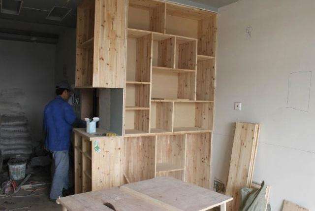 家裝柜子是請木工打柜子好還是全屋定制柜子好，哪種更劃算