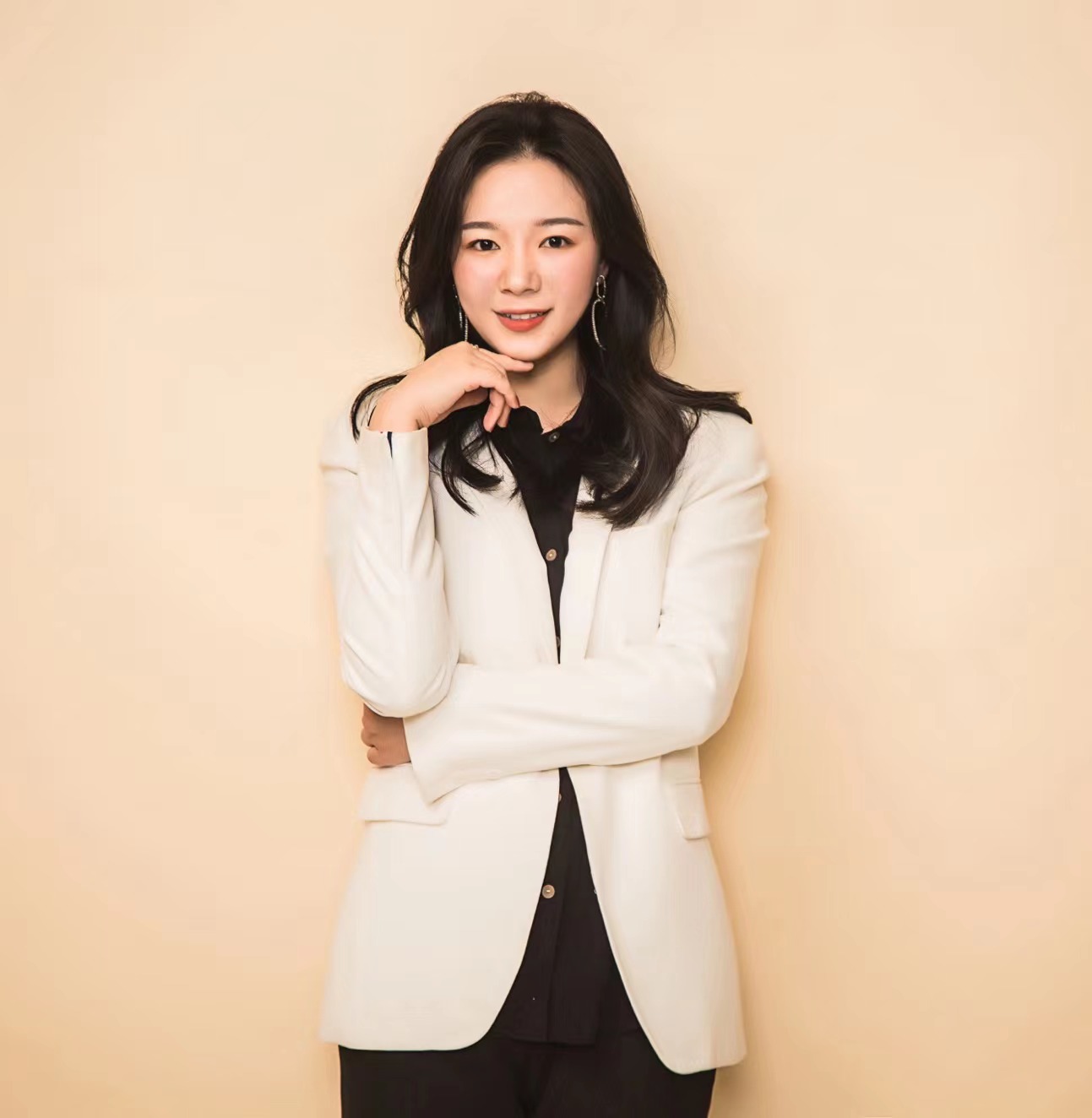  洪亞男 設(shè)計師